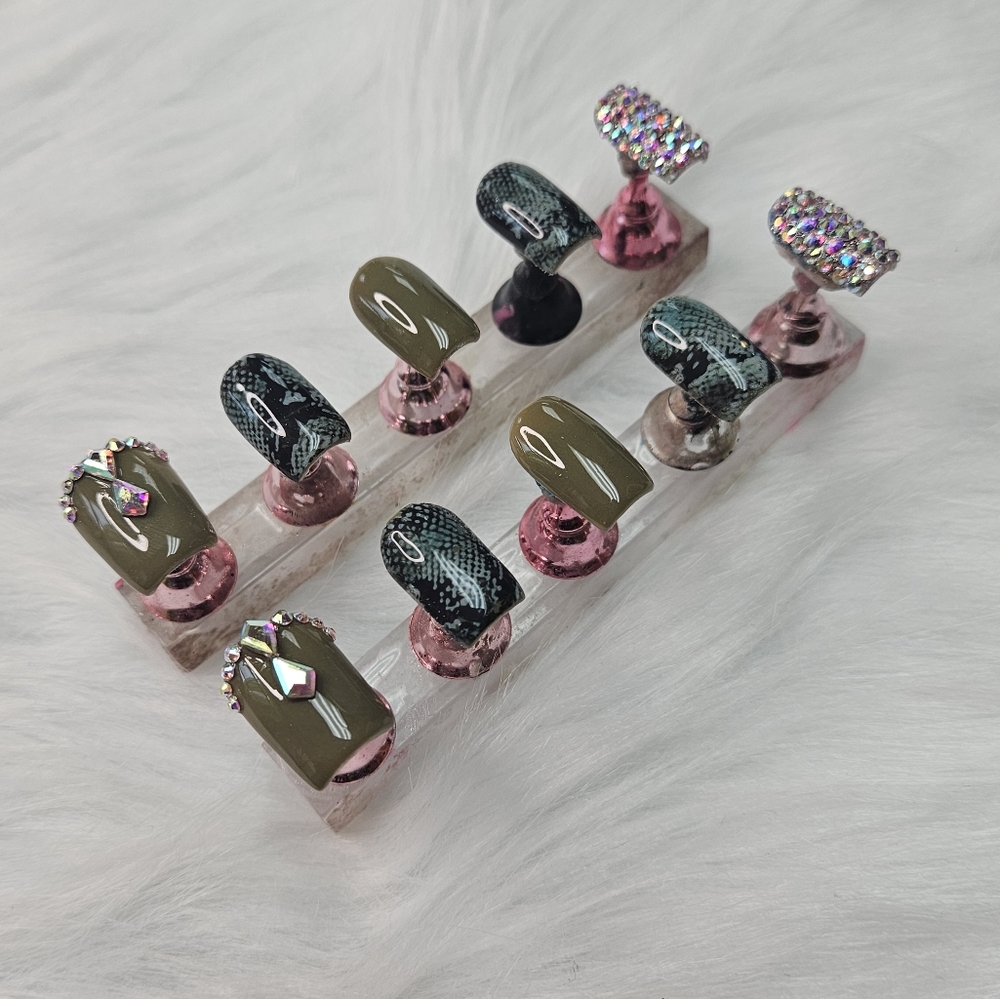 Acrylic press on nails - Picture 3 of 5